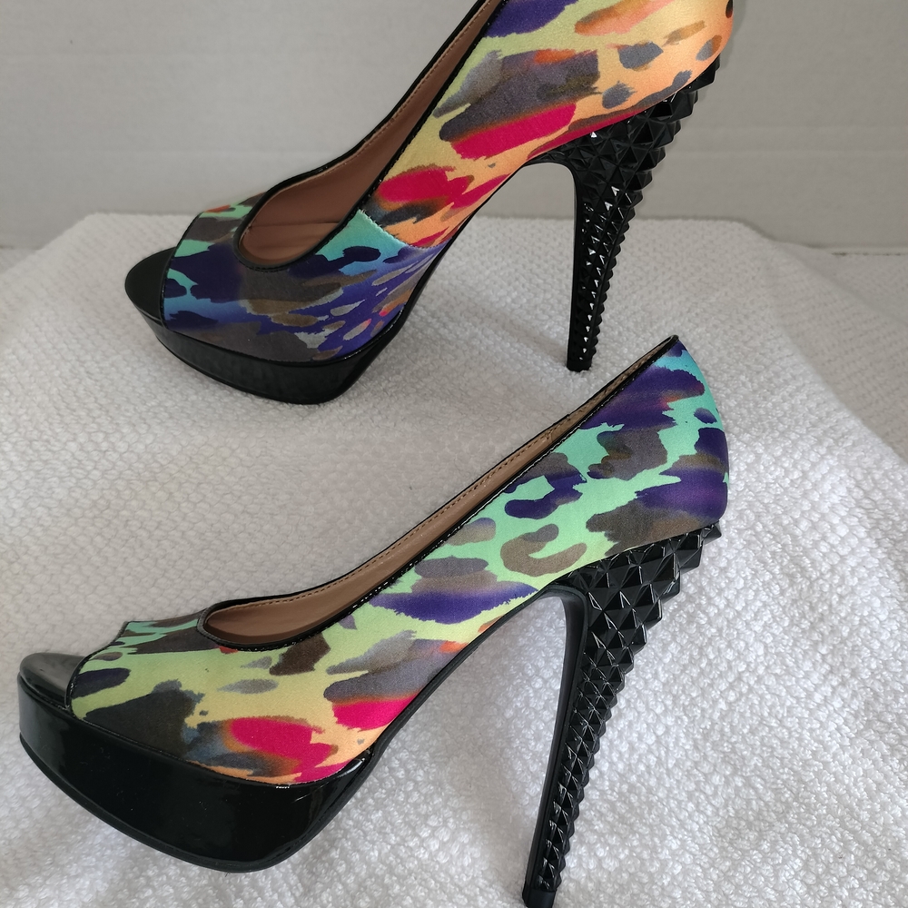 NWOB Nine & Co. Women's Colorful Camouflage/Animal Print Peep-Toe Heels Sz 6M